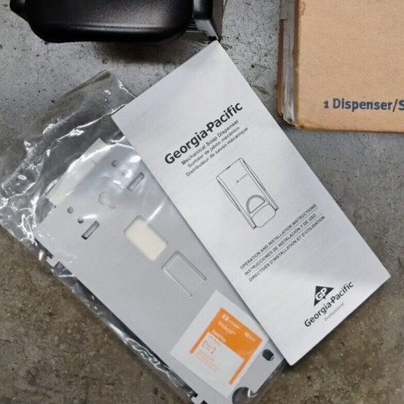 Georgia Pacific Manual Hand Soap Sanitizer Dispenser Grey Smoke 53053 NIB - Picture 2 of 5